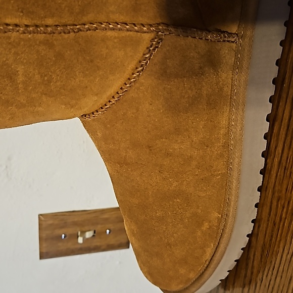 NWOT Koolaburra Ugg Sheepskin Boots - Picture 6 of 10